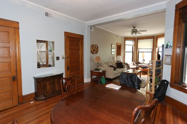 Building Photo - 1332 N Claremont Ave Unit J00P