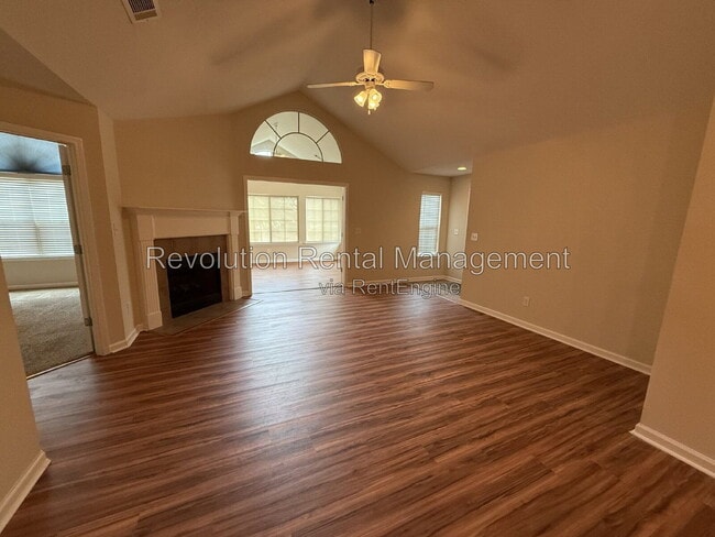 Photo - 302 Gladstone Dr