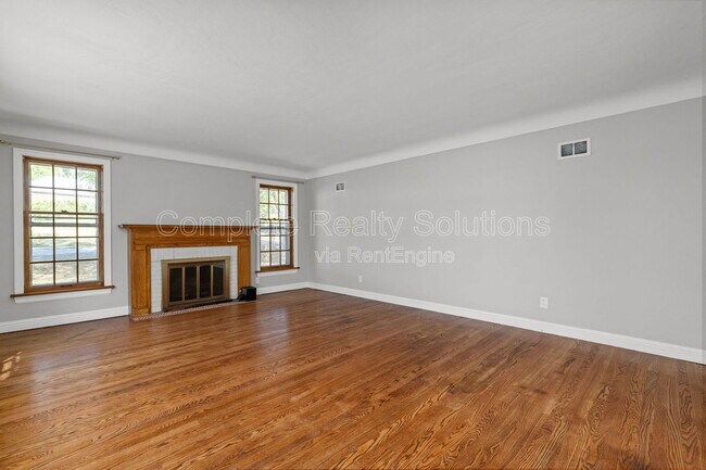 Photo - 524 Gerald Pl