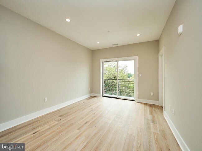 Photo - 1016 17th Pl NE Unit 203