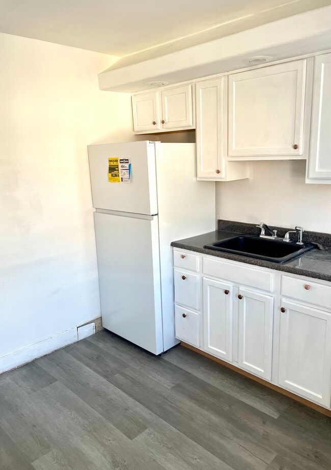 Building Photo - 137 N 57th St Unit second flr