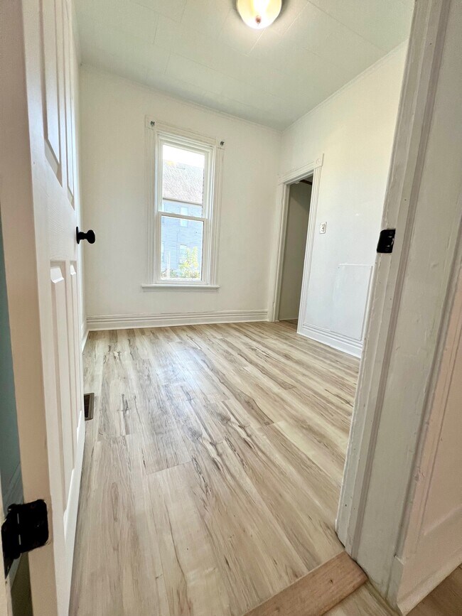 Photo - 39 1/2 Milton Ave Unidad 2 upstairs