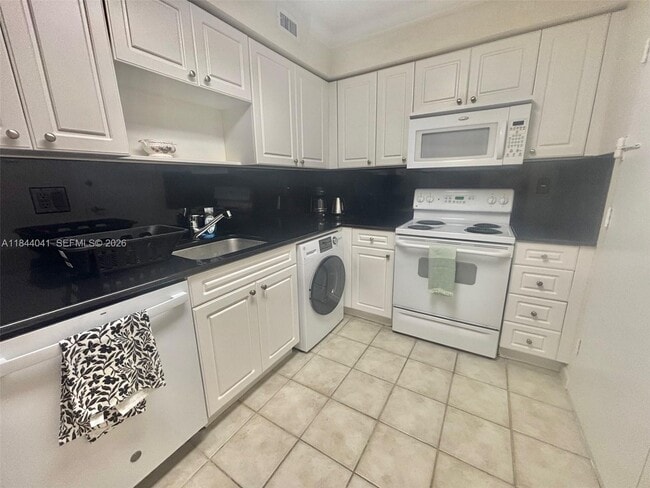 Building Photo - 2501 S Ocean Dr Unit 433