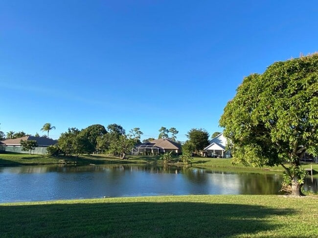 Photo - 104 Van Gogh Way