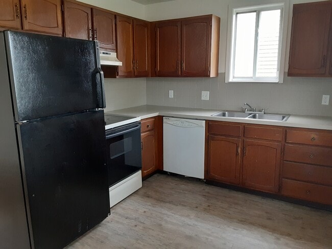 Cocina de 13x9 con comedor de 13x13 - 80 S Roanoke Ave Unidad 82