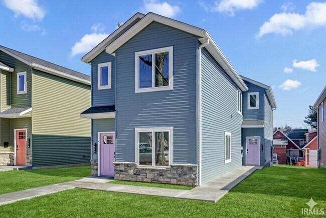 Photo - 1112 N Woodburn Ave