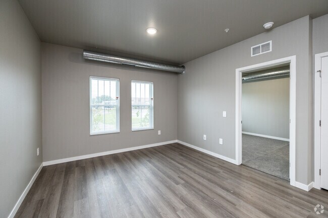 1BR, 1BA - 614SF - Living Room