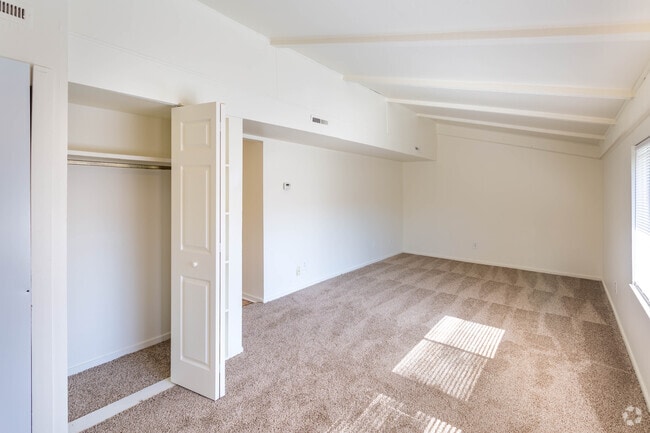 2 BR, 1 BA - Corner Unit - 850 SF