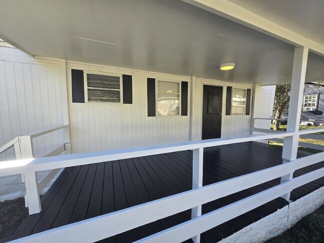 Photo - 997 W Elmwood Dr Unit B