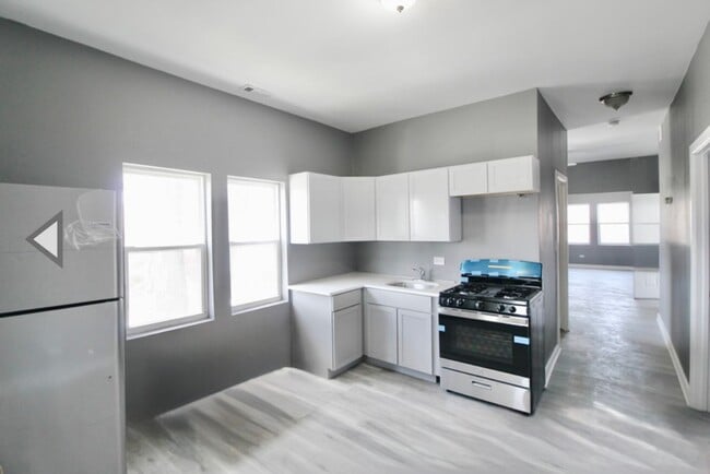 Photo - 2457 W 47th Pl Unidad 2457-2