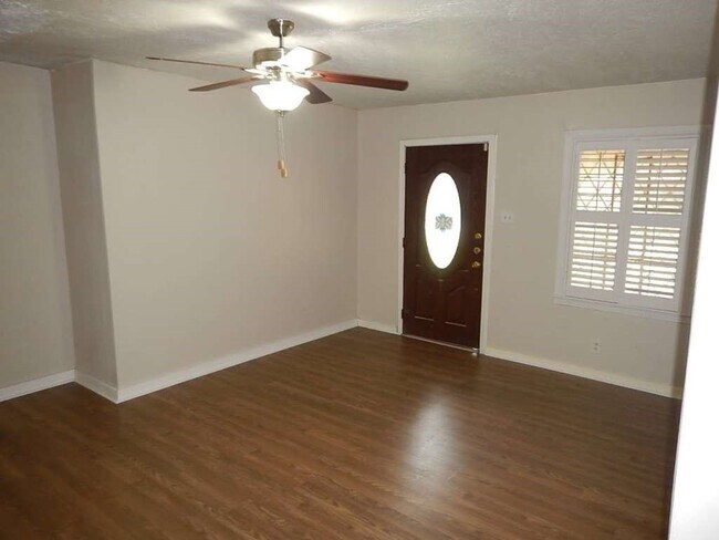 Photo - 5939 Belarbor St