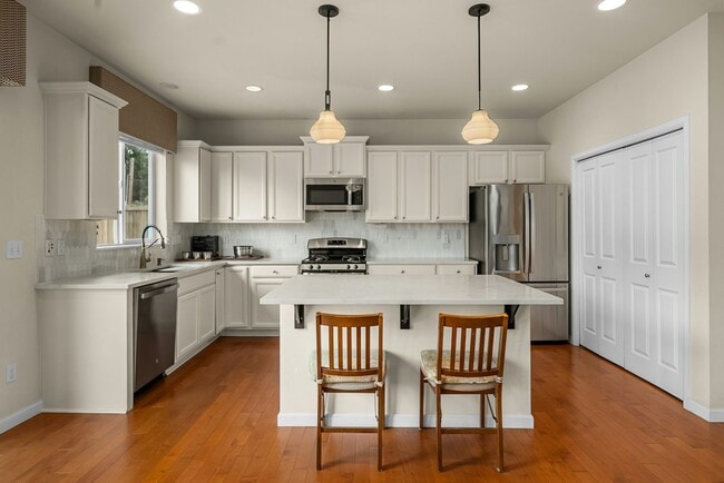 14225 3rd Ave W