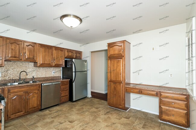 Photo - 1365 Bluefield Dr