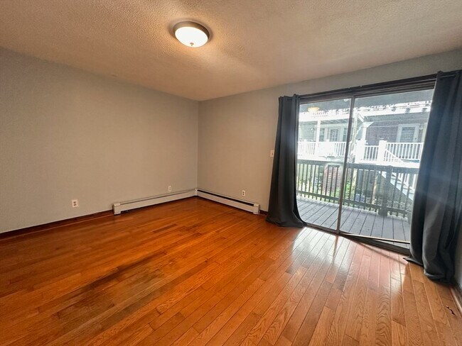 Photo - 474 E 7th St Unit 1