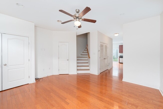 Photo - 1628 Light St