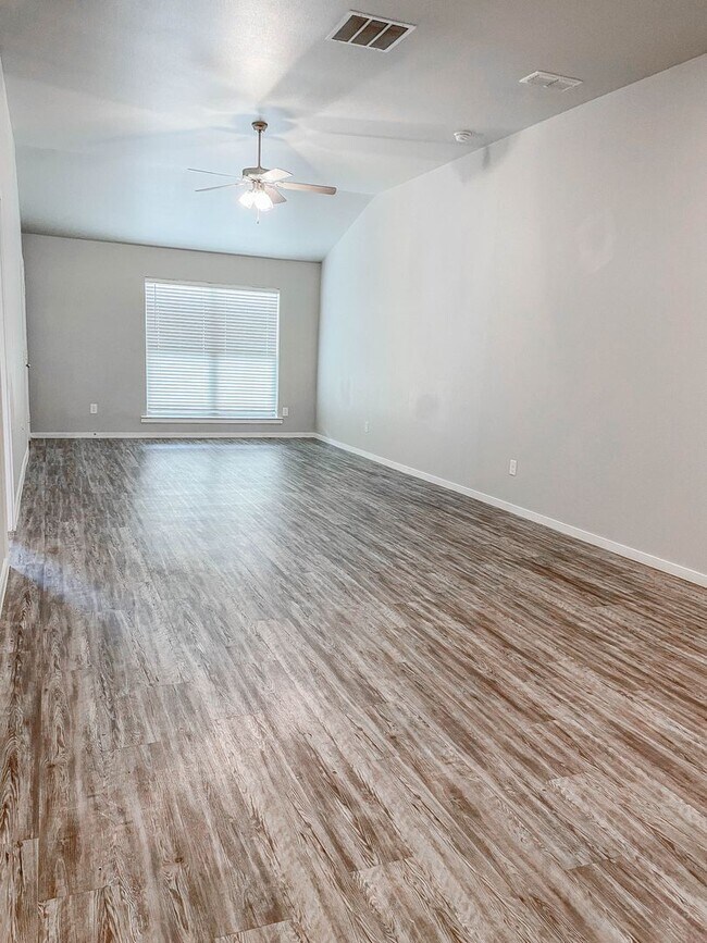 Photo - 2123 N Texas Ave Unidad A