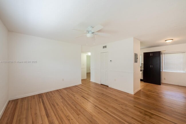 Photo - 7620 SW 55th Ave Apartamento Unidad A
