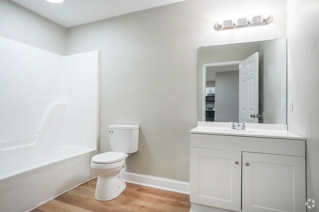 2BR, 1BA - 732SF - Primary Bathroom - Magnolia Trace