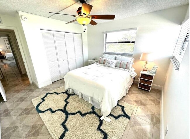 Photo - 1975 SE 3rd St Unit 4