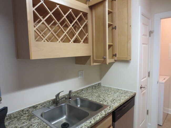 Photo - Beautiful 2B/2B Apartment in FWB in Pristi... Unit 205