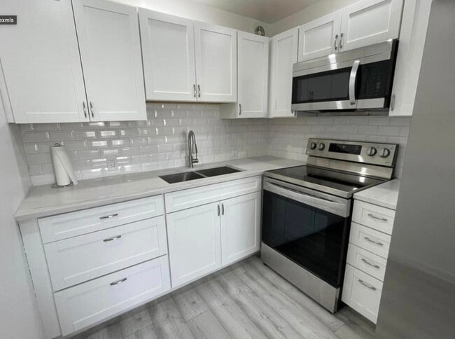 Building Photo - 227 Fanshaw Way Unit F