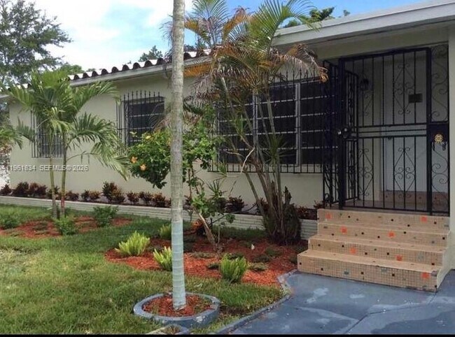 Photo - 730 NE 139th St