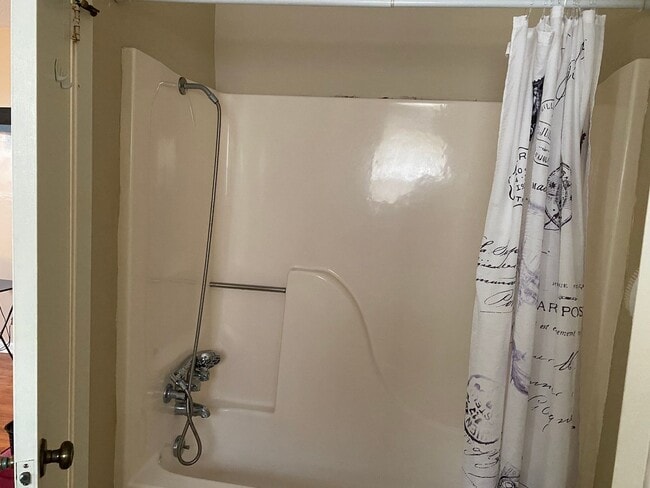 Photo - 2 Bed 1 Bath Duplex Unidad 114 Helen  B