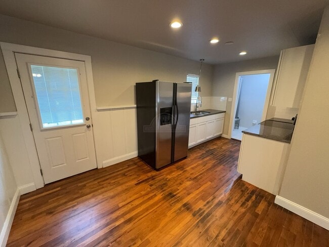 Photo - 707 N Main St