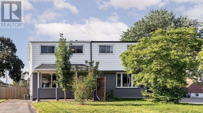Photo - 304 Fernwood Ave