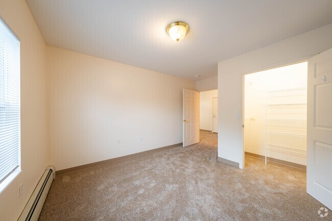 2BR, 1BA - 800 SF