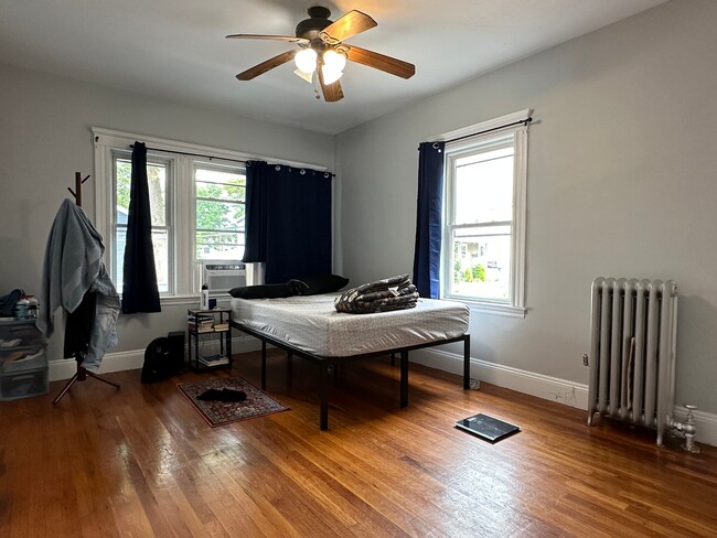 Photo - 9 Kenilworth St Unit 3 Beds 1 Bath Apartment