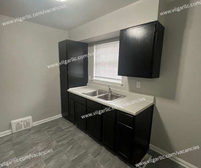 Photo - Spacious & Updated 2 large bedrooms & 2 fu...