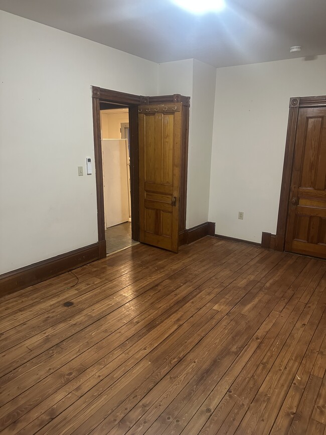 Building Photo - 1179 Main St Unit 3