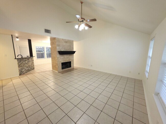 Photo - 1600 Hollow Tree Blvd