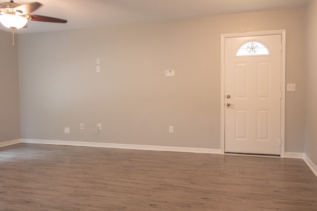 Photo - 155 Pine Burr St