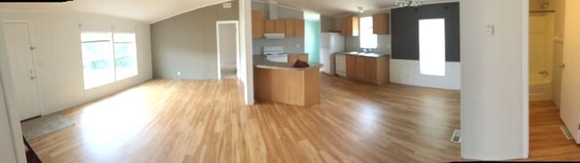 Photo - 3-bedroom 2-bathroom Modular Home in Babcock Vista!