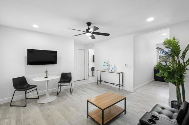 Photo - 1824 Lake St Unit 3