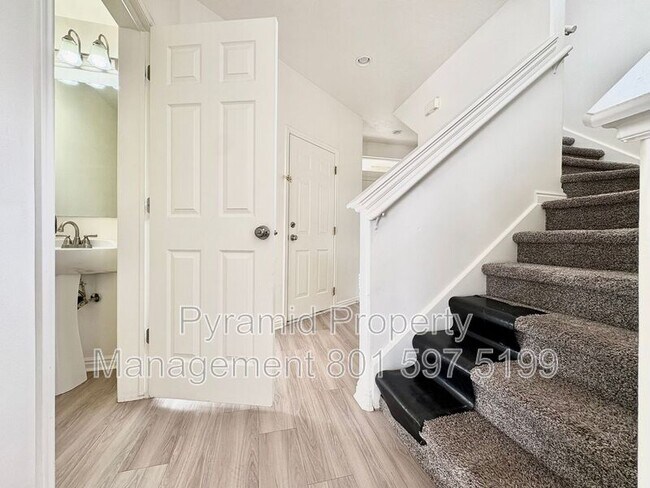 Photo - 1553 Vivante Way