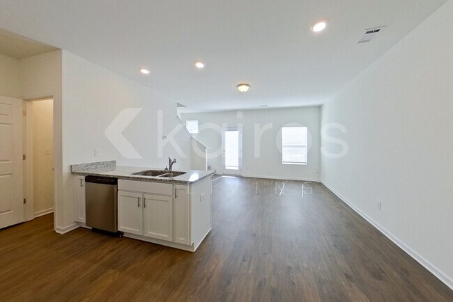 Photo - 153 Dudley Wy