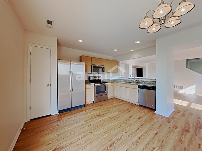 Photo - 853 Willow Dr