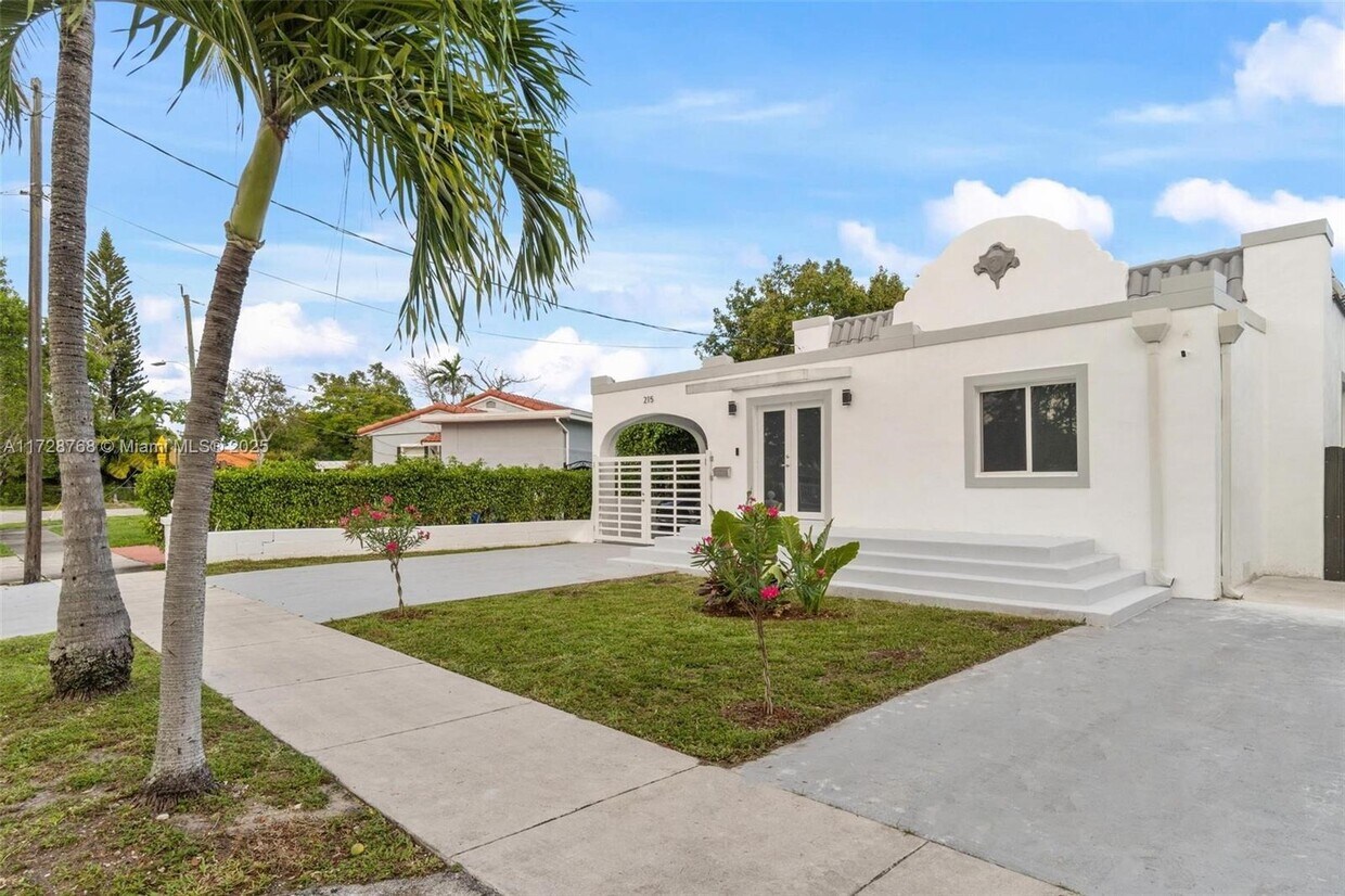 Photo - 215 SW 32nd Court Rd (Miami, FL)