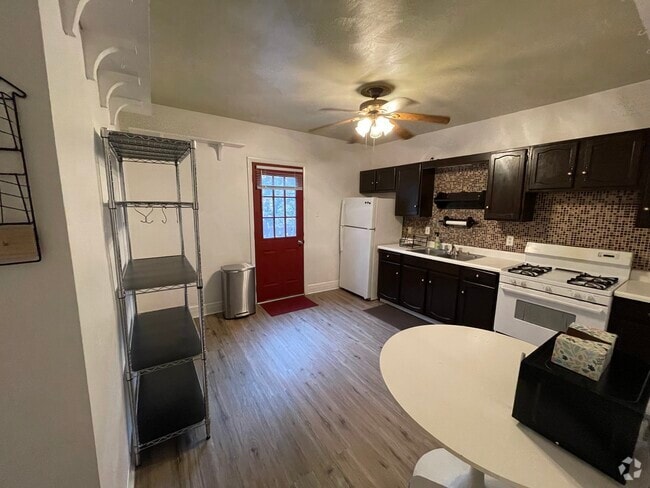 Building Photo - 5548 Avondale Pl Unit 2nd floor Rental