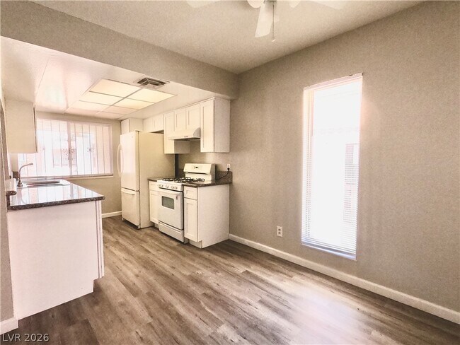 1405 E Vegas Valley Dr Unidad 298