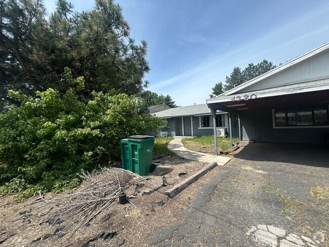 Building Photo - 1320 Summers Ln Rental