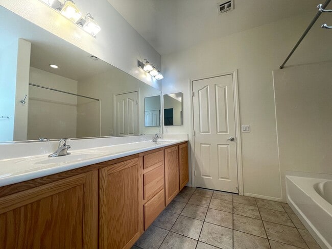 Photo - 9861 Iris Valley St