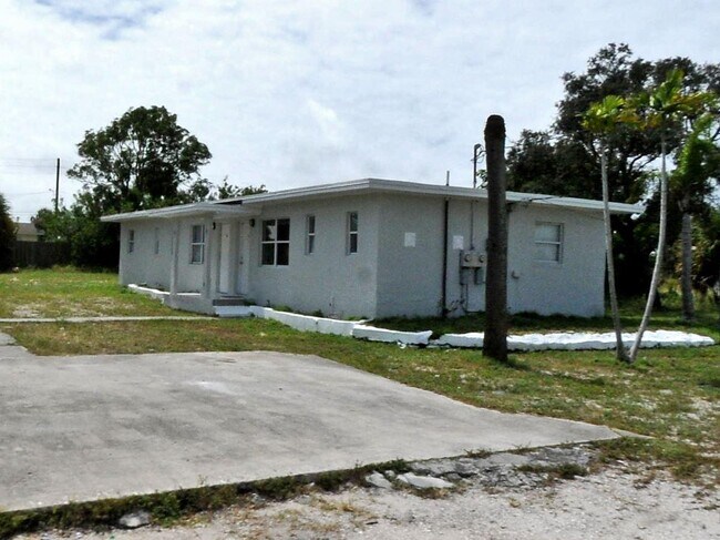 Building Photo - 1007 Avenue MUnit A Ave Unit A