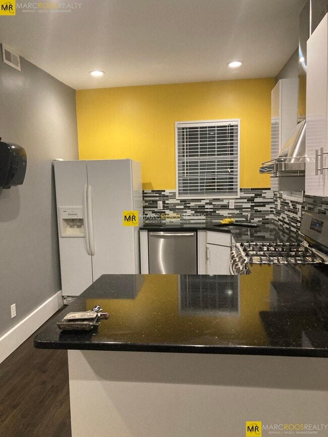 Building Photo - 630 Bennington St Unit 3 Rental