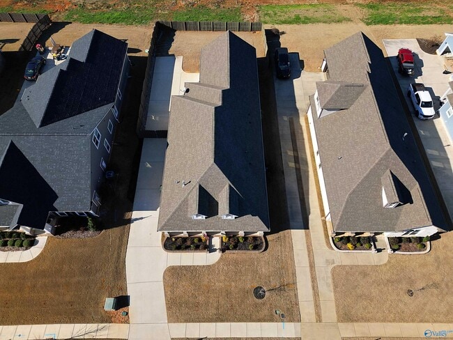 Photo - 118 Waxwing St