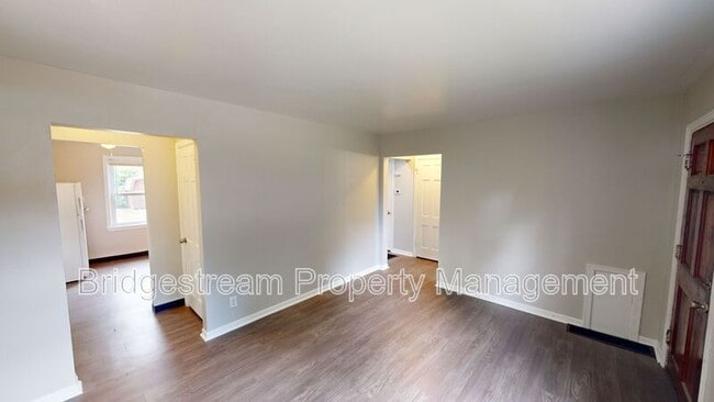 Photo - 807 Winston Dr