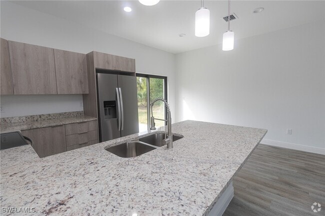 Building Photo - 8048 Sherwood Cir Rental